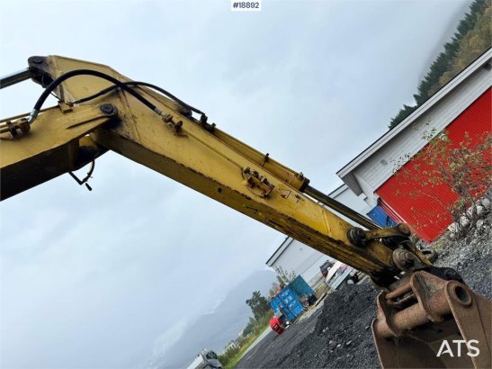 Komatsu PC240LC-6K Crawler Excavator w/ Digging Bucket. PC240LC-6K Crawler Excavator w/ Digging Bucket. 2001 2 Crawler Exc...