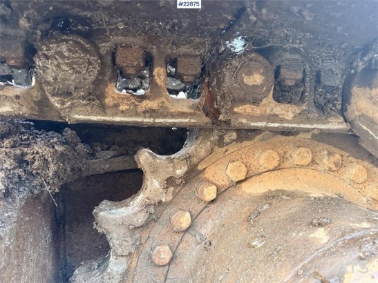 New Holland E265 Excavator with tooth bucket and defective rot E265 Excavator with tooth bucket and defective rot 2006 2 C...