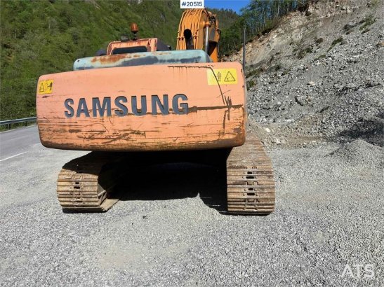 Samsung se210 LC3 Excavator w/ toothed bucket. WATCH THE V Samsung se210 LC3 Excavator w/ toothed bucket. WATCH THE V 1999...