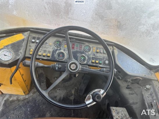 Volvo L90 Wheel Loader w/ Bucket L90 Wheel Loader w/ Bucket 1987 2 Wheel Loaders image 43