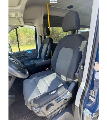 Volkswagen Crafter Minibus – 11 seats – Wheelchair lift Volkswagen Crafter Minibus – 11 seats – Wheelchair lift 2020 2 ima...