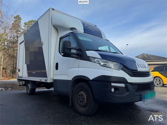 Iveco 35S16 Box truck w/ side door and lift 35S16 Box truck w/ side door and lift 2018 2 image 133