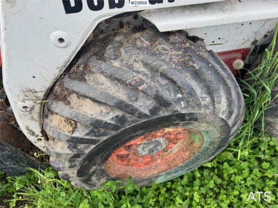 Bobcat 763 Skid-Steer Loader with Bucket, Grapple and Pal 763 Skid-Steer Loader with Bucket, Grapple and Pal 2003 2 image 13