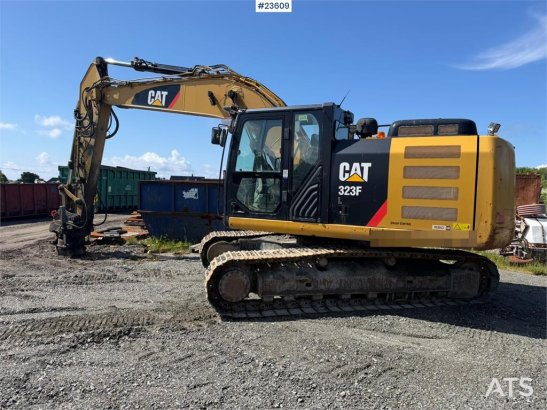 CAT 323FL with tilt and digging bucket 36 2018 2 Crawler Excavators image 13