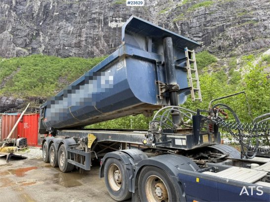 Volvo FH540 6x4 tractor unit with a 2017 3-axle Langendo 590 2019 2 Tractor Units image 28