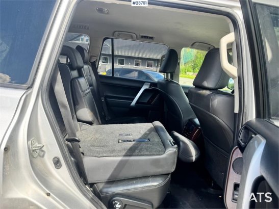 Toyota Land Cruiser – 190 HP – 2 Sets of Tires Land Cruiser – 190 HP – 2 Sets of Tires 2014 2 Small Vans image 13