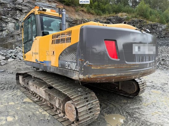Volvo EC240CL excavator with a tooth bucket EC240CL excavator with a tooth bucket 2011 2 image 13