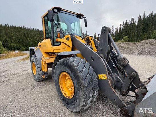 Volvo L90F Wheel Loader w/ Bucket and Pallet Forks – Low 10140 2008 2 Wheel Loaders image 13