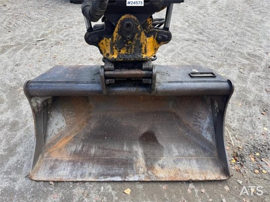 Hitachi ZX70 Excavator with Tiltrotator and 3 Buckets – On ZX70 Excavator with Tiltrotator and 3 Buckets – On 2004 2 Crawl...