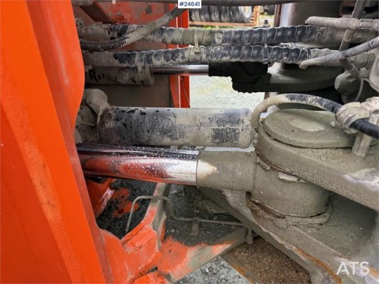 Doosan DL550-5 wheel loader with scale, bucket, and new t Doosan DL550-5 wheel loader with scale, bucket, and new t 2015 2...