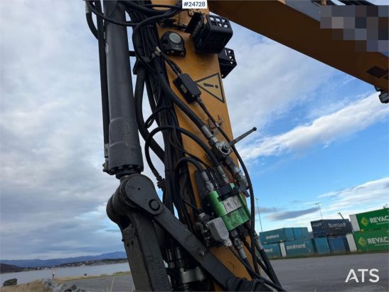 Liebherr R914 excavator with GPS, bucket, and tiltrotator. R914 excavator with GPS, bucket, and tiltrotator. 2019 2 Crawle...