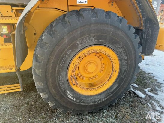Volvo L110F wheel loader with bucket L110F wheel loader with bucket 2010 2 Wheel Loaders image 29