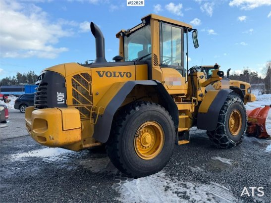 Volvo L90F wheel loader with a bucket 10140 2007 2 Wheel Loaders image 14