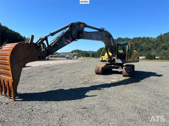 Volvo EC240 nlc Excavator w/ bucket WATCH VIDEO EC240 nlc Excavator w/ bucket WATCH VIDEO 2005 2 Crawler Excavators image 3
