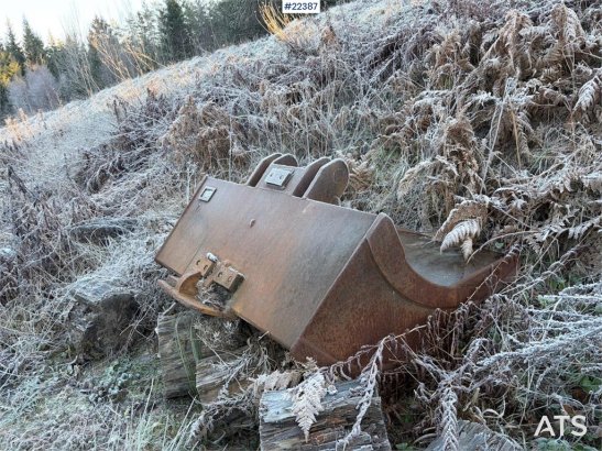 Hitachi ZX225USR – 2004-modell – Rototilt – 4 skuffer – I ZX225USR – 2004-modell – Rototilt – 4 skuffer – I 2004 2 Crawler...