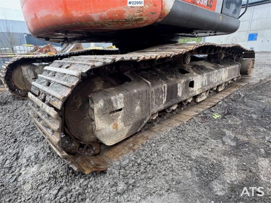 Hitachi ZX225 Tracked excavator with digging bucket – Engi ZX225 Tracked excavator with digging bucket – Engi 2008 2 Crawl...