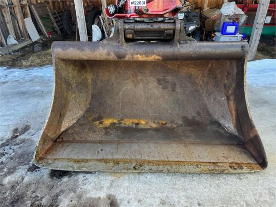 Volvo ECR235EL Tracked excavator w/ Cleaning bucket, til ECR235EL Tracked excavator w/ Cleaning bucket, til 2016 2 Crawler...