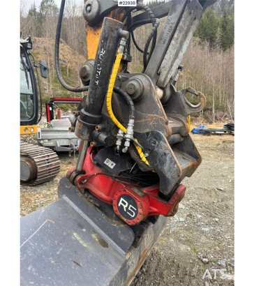 Liebherr R914 Compact crawler excavator with VA boom, 2 buc R914 Compact crawler excavator with VA boom, 2 buc 2018 2 Craw...