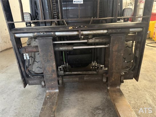 Toyota 02-8FDF25 with hydraulic side shift and fork widen 02-8FDF25 with hydraulic side shift and fork widen 2012 2 Forkli...