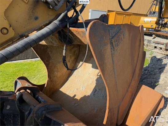 CAT 320 33 2019 2 Crawler Excavators image 14