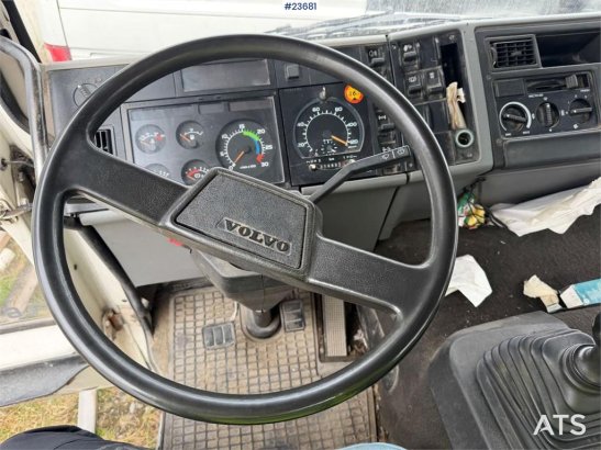 Volvo FL6 crane truck w/ 2000 HIAB 045 crane and two set FL6 crane truck w/ 2000 HIAB 045 crane and two set 1994 2 Crane t...