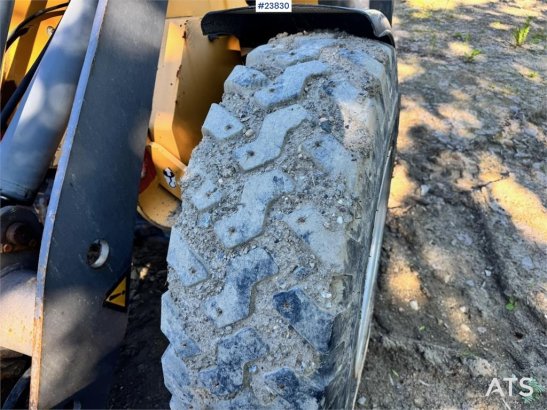 Volvo L25B Wheel Loader with Bucket and Pallet Forks L25B Wheel Loader with Bucket and Pallet Forks 2007 2 Wheel Loaders i...