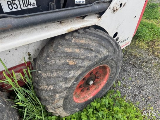 Bobcat 763 Skid-Steer Loader with Bucket, Grapple and Pal 763 Skid-Steer Loader with Bucket, Grapple and Pal 2003 2 image 14