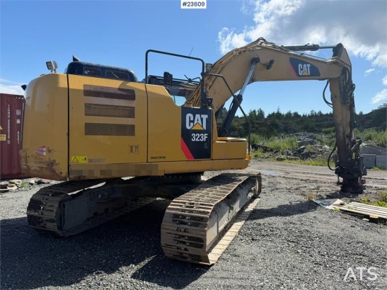 CAT 323FL with tilt and digging bucket 36 2018 2 Crawler Excavators image 14