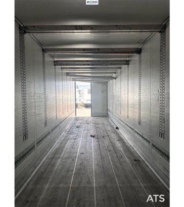 Schmitz Cargobull box semi-trailer with Carrier refrigeration unit. Schmitz Cargobull box semi-trailer with Carrier refrig...