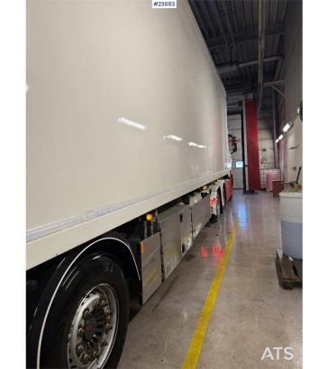 Ekeri T3-K 3 axle closed semi trailer w/ full side openi Ekeri T3-K 3 axle closed semi trailer w/ full side openi 2014 2 i...