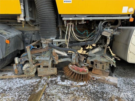 MAN 18.313 Sweeper w/ Bucher Optifant 70 superconstruc 18.313 Sweeper w/ Bucher Optifant 70 superconstruc 2002 2 image 14
