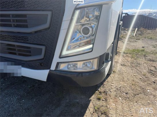 Volvo FH 540 6x2 hook truck w/ 20T hook - One owner. WAT 590 2019 2 Tractor Units image 14