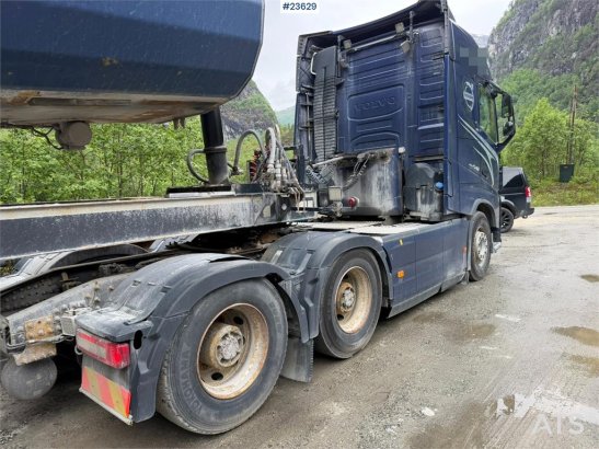 Volvo FH540 6x4 tractor unit with a 2017 3-axle Langendo 590 2019 2 Tractor Units image 14