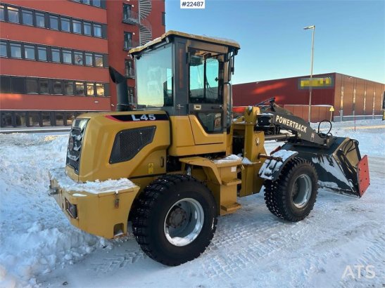 Powertrack L45 wheel loader w/ Flapwing bucket, bucket and pa Powertrack L45 wheel loader w/ Flapwing bucket, bucket and p...