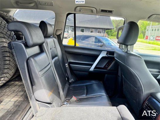Toyota Land Cruiser – 190 HP – 2 Sets of Tires Land Cruiser – 190 HP – 2 Sets of Tires 2014 2 Small Vans image 14