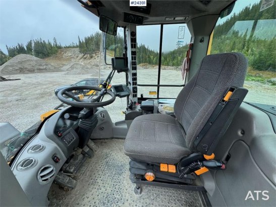 Volvo L90F Wheel Loader w/ Bucket and Pallet Forks – Low 10140 2008 2 Wheel Loaders image 14
