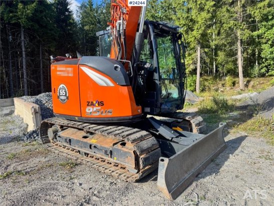 Hitachi ZX95US-7 Excavator w/ Rototilt w/ grab – 2 buckets ZX95US-7 Excavator w/ Rototilt w/ grab – 2 buckets 2024 2 Crawl...