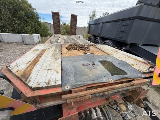 U LTU 3 Tri-axle machinery trailer with hydraulic U LTU 3 Tri-axle machinery trailer with hydraulic 2002 2 Lowloader trail...