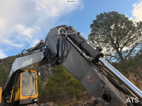 Åkerman EW230 wheeled excavator with two buckets and tiltr EW230 wheeled excavator with two buckets and tiltr 1992 2 Wheel...