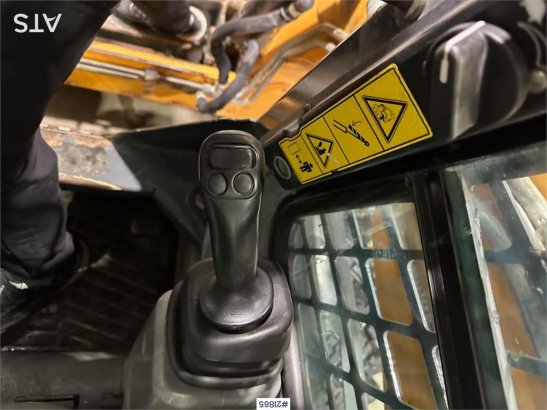 Mustang 220R compact loader w/leveling bucket and pallet f Mustang 220R compact loader w/leveling bucket and pallet f 2016...