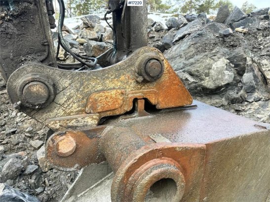 Volvo EC360 BLC Tracked excavator w/ digging bucket and 10058 2004 2 Crawler Excavators image 15