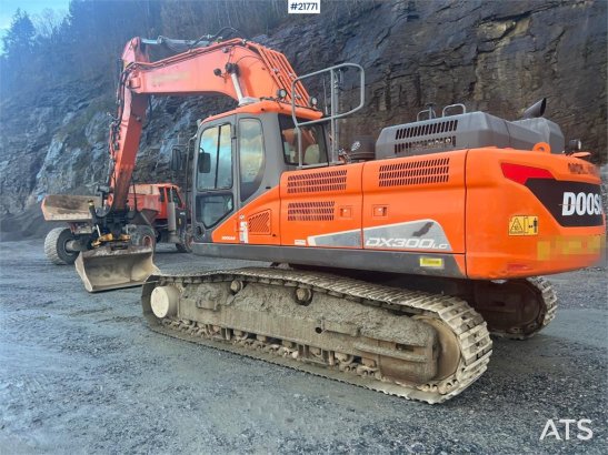 Doosan Dx300lc-5 Gravemaskin m/ rototilt og pusseskuffe Doosan Dx300lc-5 Gravemaskin m/ rototilt og pusseskuffe 2017 2 Cra...