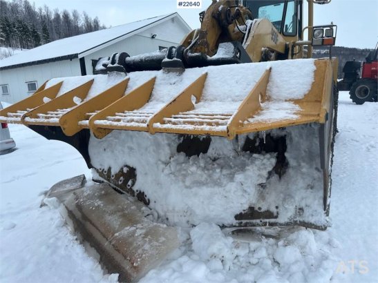CAT 950F wheel loader w/ 2 buckets and pallet forks 254 1991 2 Wheel Loaders image 30