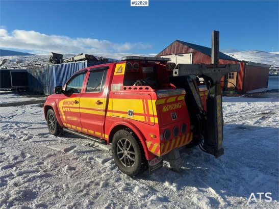 Volkswagen Amarok 4x4 tow truck w/ electric winch and two set Volkswagen Amarok 4x4 tow truck w/ electric winch and two se...