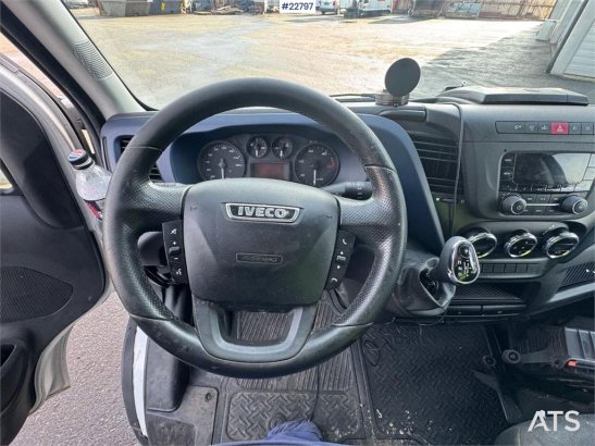Iveco 35S16 Box truck w/ side door and lift 35S16 Box truck w/ side door and lift 2018 2 image 60