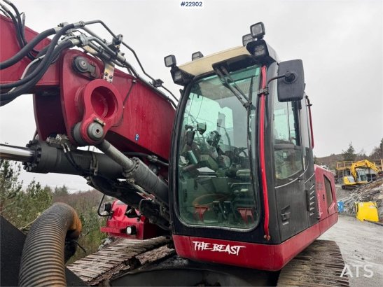 Liebherr R922 crawler excavator with digging bucket and 201 R922 crawler excavator with digging bucket and 201 2014 2 Craw...