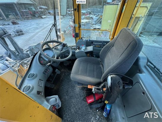 Volvo L110E Wheel Loader with Bucket WATCH VIDEO L110E Wheel Loader with Bucket WATCH VIDEO 2006 2 Wheel Loaders image 30