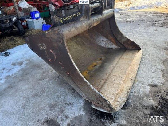 Volvo ECR235EL Tracked excavator w/ Cleaning bucket, til ECR235EL Tracked excavator w/ Cleaning bucket, til 2016 2 Crawler...