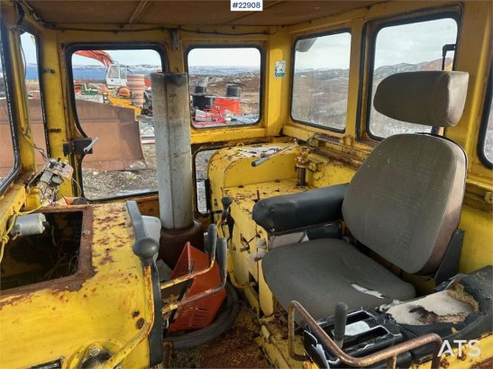 Komatsu D355-3 A dozer w/ ripper and cutter D355-3 A dozer w/ ripper and cutter 1976 2 Dozers image 30