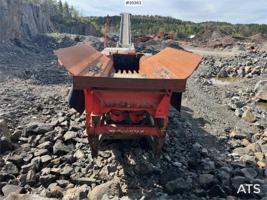 Sandvik UJ440i crusher w/ side conveyor and magnet UJ440i crusher w/ side conveyor and magnet 2016 2 image 45